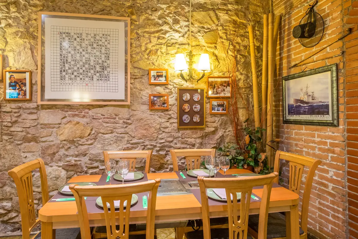 Dining room and interior 2